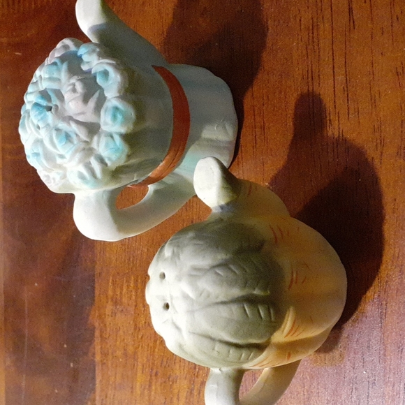 Chalkware style vegetable salt and pepper shakers - Picture 2 of 5